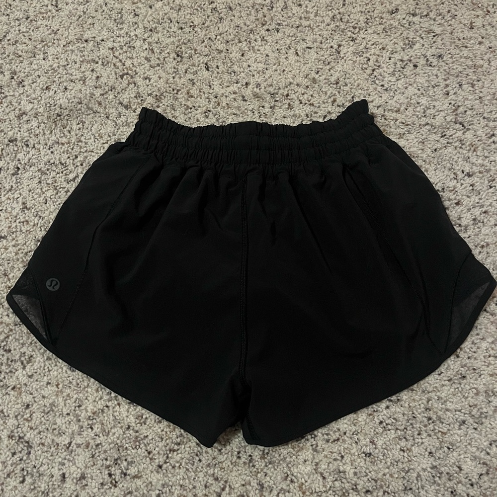 black lululemon hotty hot shorts 4 inch